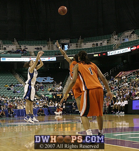 Abby Waner nailed this three, en route to a perfect 5-5 from behind the arc in the first half.