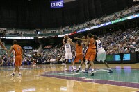 10-6, 15:00 - Alison Bales looks to make the entry pass...