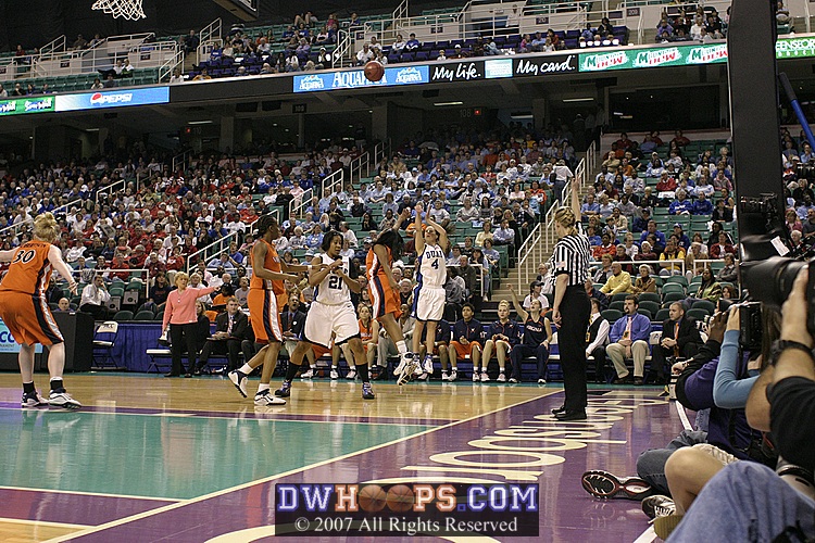 Another three for Abby, who finished the first half with 17 points