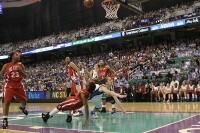 10-2, 17:24 - Marquette Dickens takes the charge from Abby Waner