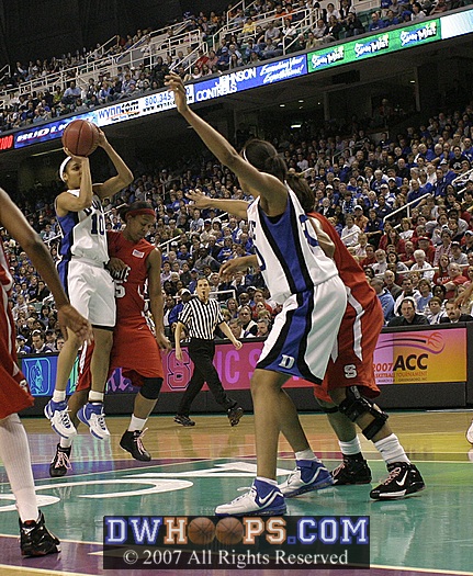 Lindsey Harding missed this jumper...