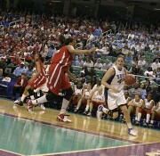 31-20, 6:09 - Alison Bales drives down the baseline...