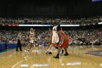 32-31, :19.0 - ...Ali has to kick it back outside