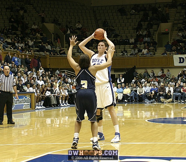 Alison Bales, about to find you-know-who for another 3 pointer...