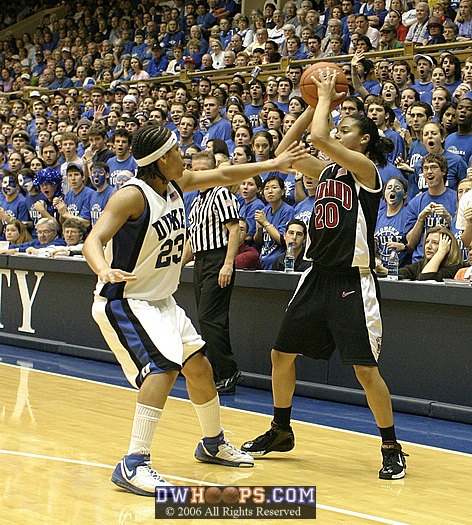 Wanisha Smith guards Kristi Toliver on the perimeter.