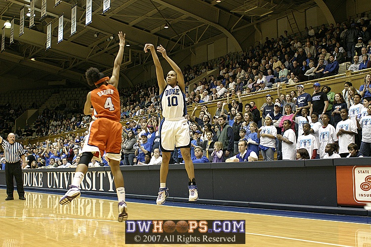 Lindsey Harding nails a trey