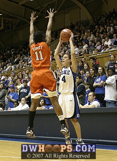 Lele Hardy guards Abby Waner