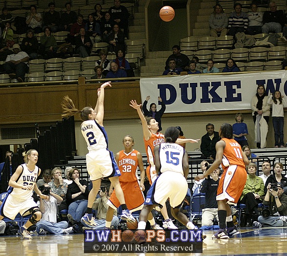Emily Waner jump shot