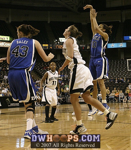 Lindsey Harding puts up a jumper...