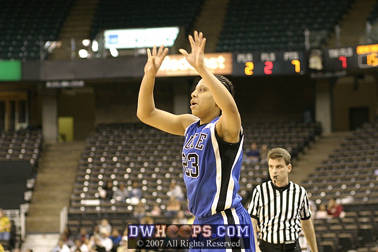 Wanisha Smith is open in the corner