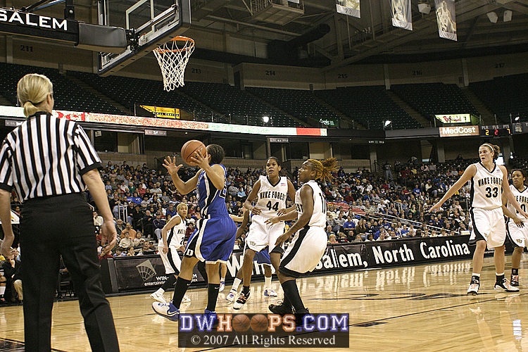 Wanisha Smith would attempt a reverse layup and be fouled.