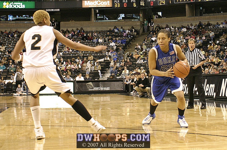 ...then eventually to Wanisha Smith with 4 to shoot.  She drove...