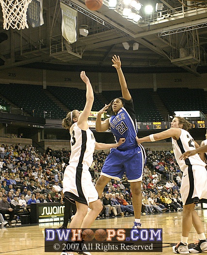 Joy Cheek converts from the lane, extending Duke's lead to 19