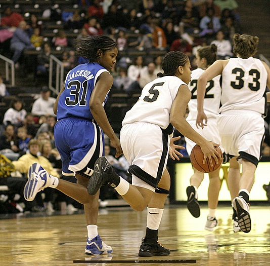 KJ keeps pace with Courtney Morris in the last minute of play