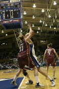 4-0, 18:38 - ...but the defense of Kathrin Ress forces her to kick it out...