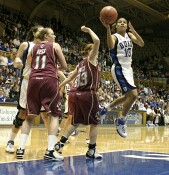 4-0, 18:05 - ...and finds Lindsey Harding for the J...