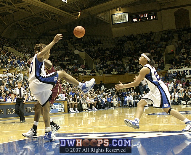 An acrobatic steal for Lindsey Harding