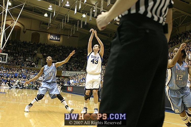 Carolina is too late to defend another long Bales Jumper (2 of 2)