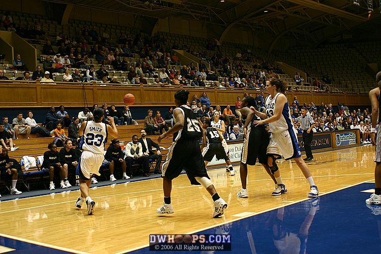 Wanisha Smith receives the pass from Abby Waner