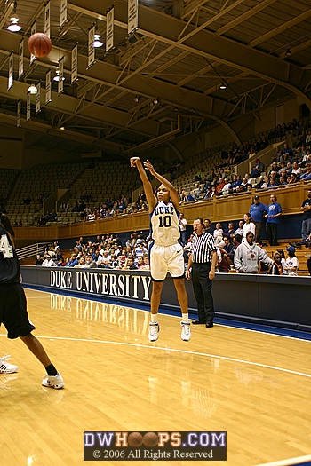 Linsdey Harding shoots from outside