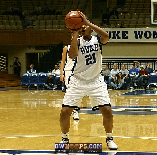 Joy Cheek on the line (closeup)