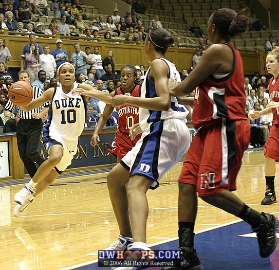 Lindsey Harding drives