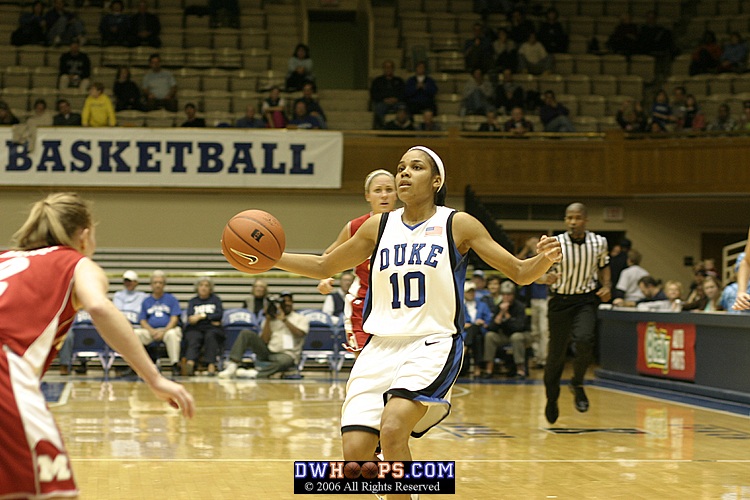 Linsdey Harding pulls up to pass
