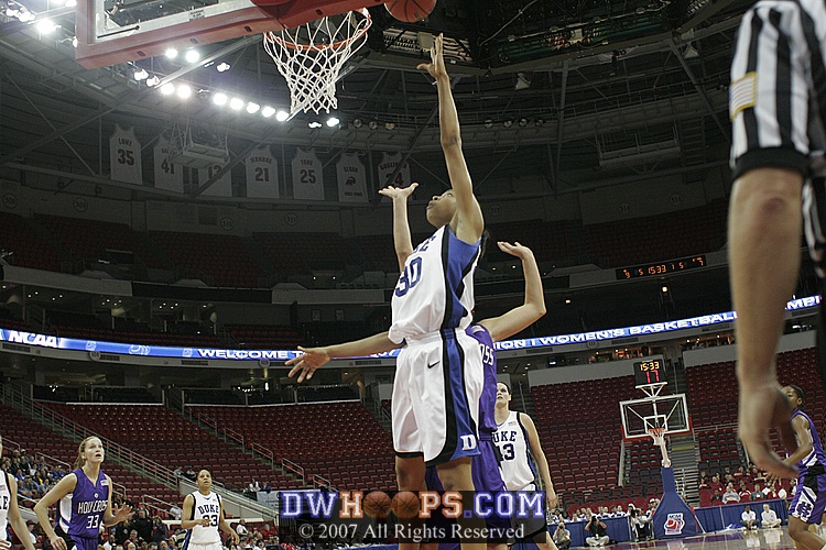 Carrem's layup puts Duke up by 4