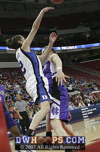 ...who kicks out to Mitch, who would eventually find Harding open for a trey