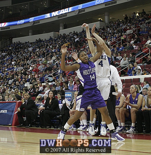 This missed 3 ended a streak of 12 consecutive first half treys for Abby Waner