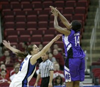 31-20, 5:11 - Brianna McFadden pops in a trey over Abby Waner