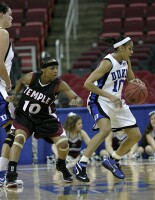 26-16, 7:11 - Lindsey Harding works on Lakeisha Eaddy...
