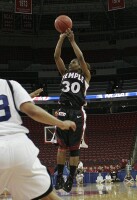 9-4, 15:56 - Fatima Maddox pops in a 2 point jumper