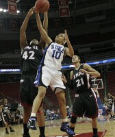 9-4, 15:19 - Lindsey Harding battles Lady Comfort for a rebound