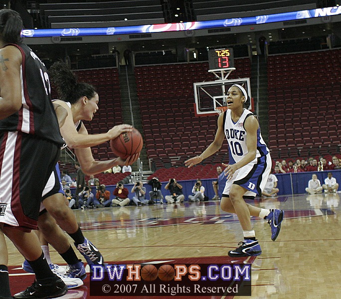 Lindsey sees a break opportunity after this Bales steal