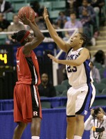 28-21, 17:21 - Wanisha Smith guards Essence Carson
