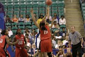 30-24, 16:24 - Carrem Gay boards a Vaughn miss