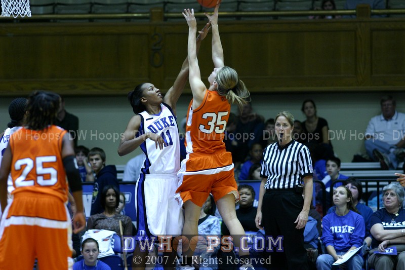 Joyce Novacek scores over Chante Black
