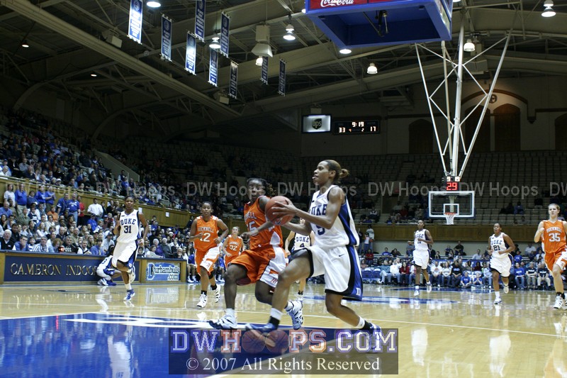 After a steal, Jasmine Thomas breaks to the basket