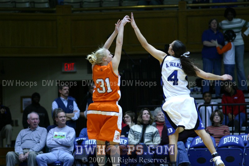 Taylor Phillips scores on this jumper, she was 5-10 for the game