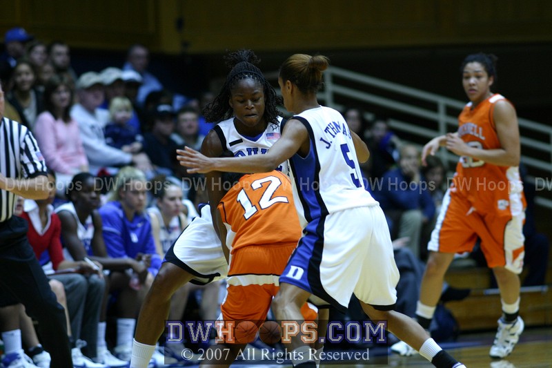 Jasmine Thomas and Karima Christmas swarm Amanda Brown, forcing the turnover