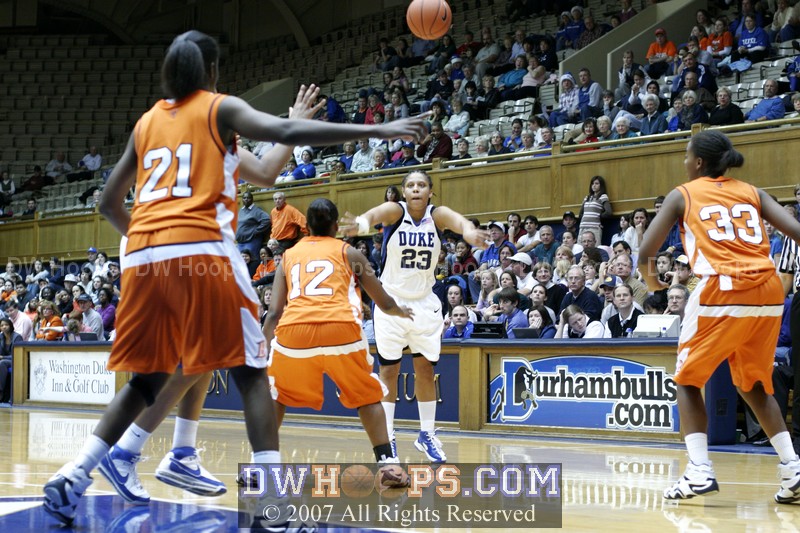 Wanisha Smith sends it inside