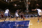 Shante Williams drives past Chante Black - 43-19 - 16:38 2nd