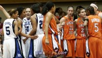Two very different huddles after Wanisha Smith scored and was fouled - 38-26 - 17:04 2nd