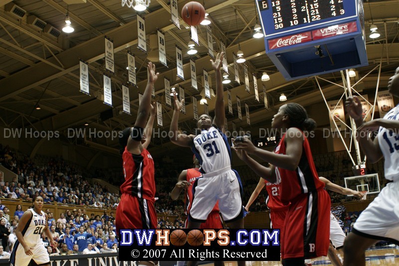 Keturah Jackson ties the game with a layup