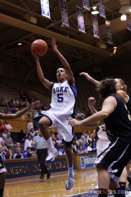 Jasmine Thomas missed layup - 34-11 - 4:10 1st - D5