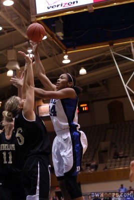 Krystal sticks back Jasmine's miss - 36-11 - 3:57 1st - D34