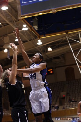Krystal sticks back Jasmine's miss - 36-11 - 3:57 1st - D34