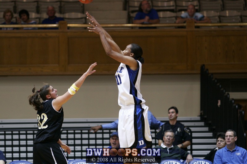 Chante misfires from the baseline