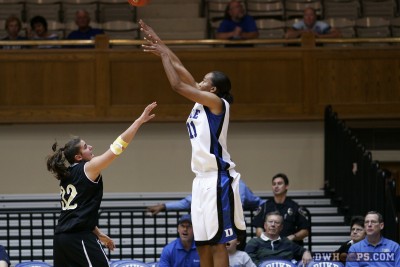 Chante misfires from the baseline - 65-15 - 13:21 2nd - D11